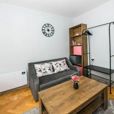 Cozy 2bdrm Near & Free Street Parking Appartamento Veliko Tărnovo