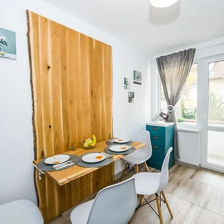 Cozy 2bdrm Near & Free Street Parking *