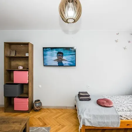 Cozy 2bdrm Near & Free Street Parking Veliko Tărnovo