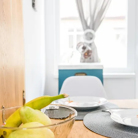 Cozy 2bdrm Near & Free Street Parking