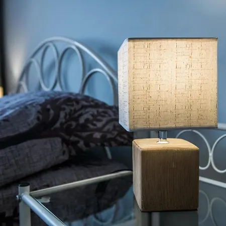 Cozy 2bdrm Near & Free Street Parking