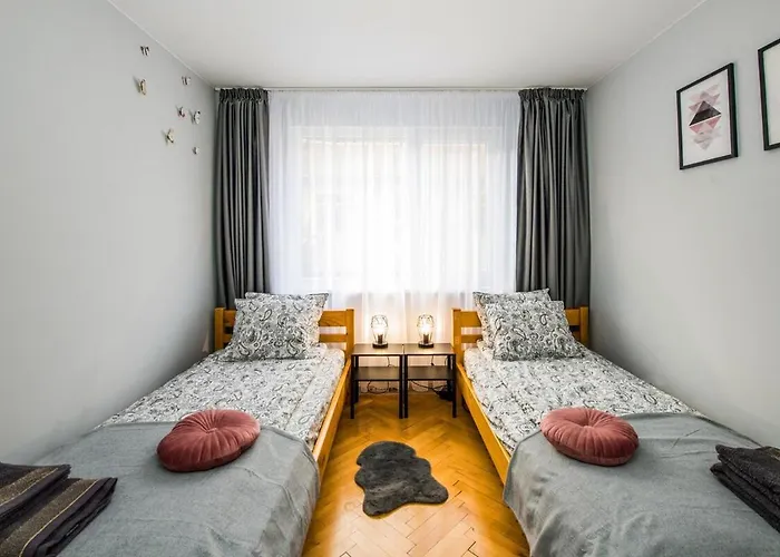 Apartment Cozy 2bdrm Near & Free Street Parking