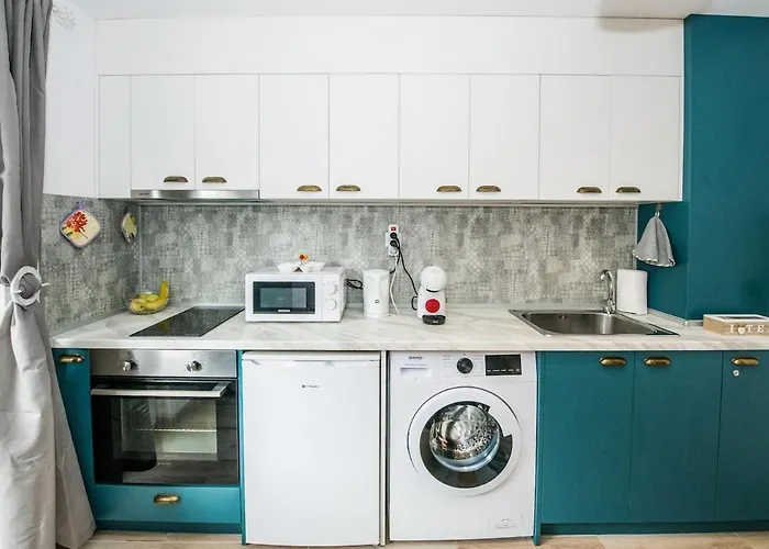 Apartment Cozy 2bdrm Near & Free Street Parking *