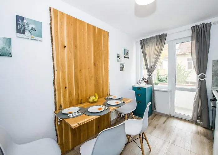 Cozy 2bdrm Near & Free Street Parking *