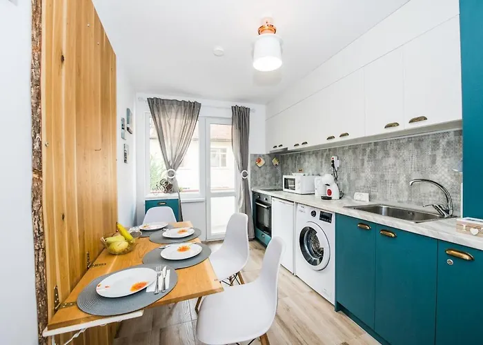 Apartment Cozy 2bdrm Near & Free Street Parking *