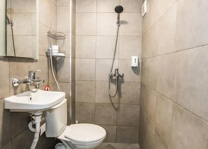 Cozy 2bdrm Near & Free Street Parking *