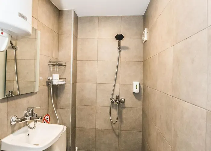 Apartment Cozy 2bdrm Near & Free Street Parking