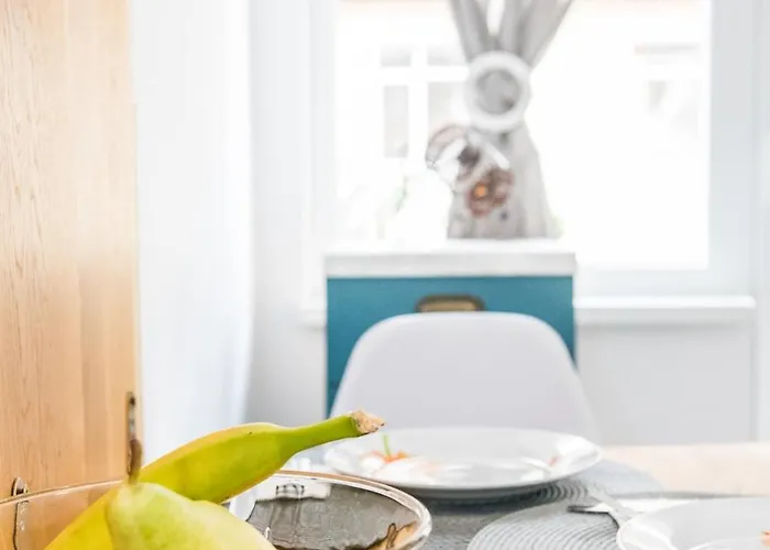 Cozy 2bdrm Near & Free Street Parking